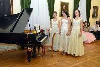 Учащиеся воскресной школы Свято-Георгиевского храма исполняют песню 